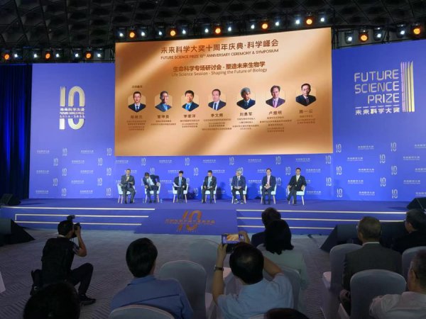 杨振宁文胜利就！16位“畴昔科学大奖”得主皆聚上海，他们心中的畴昔是什么