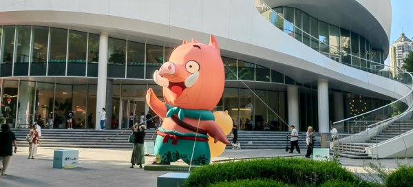 《浪浪山小妖魔》首映、孳生品预售火热，能否险峻国产片票房依赖过高场地？